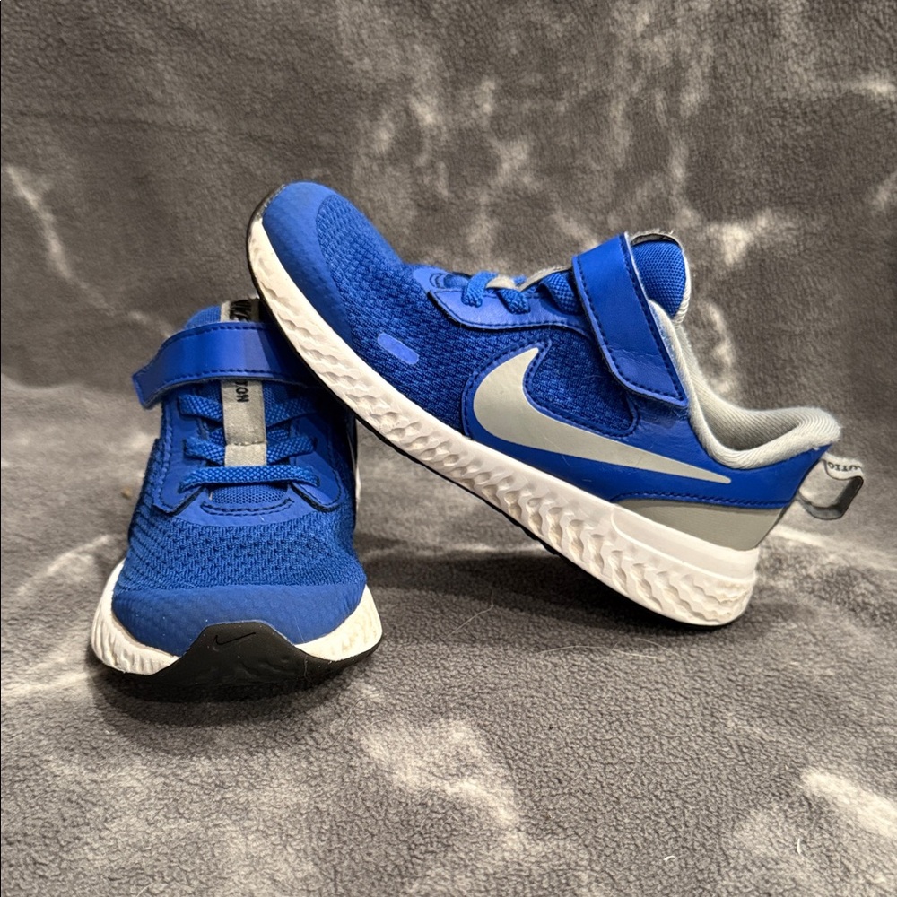 Nike Kids Blue and Gray Sneakers
